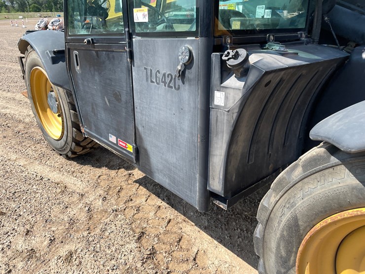 2014-caterpillar-tl642c-image-35