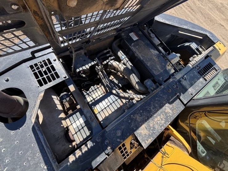 komatsu-pc228us-lc-3e0-image-26