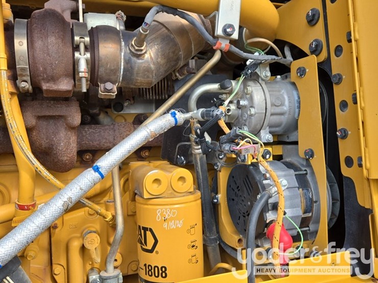 2015-caterpillar-140m3-awd-image-68
