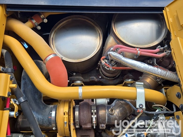 2015-caterpillar-140m3-awd-image-65
