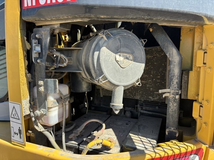 komatsu-pc228us-lc-3e0-image-30