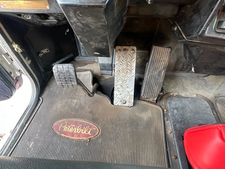 1999-peterbilt-379-image-49