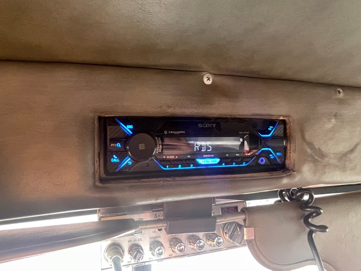 1999-peterbilt-379-image-52