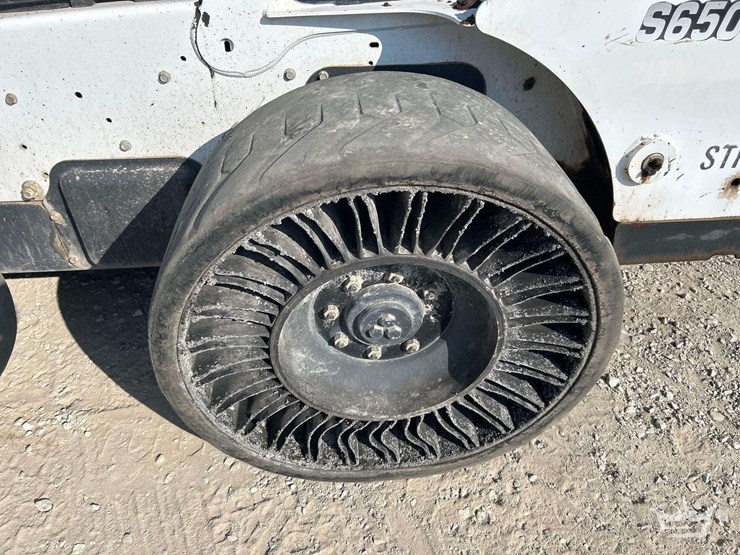 bobcat-wheeled-skid-loader-image-26