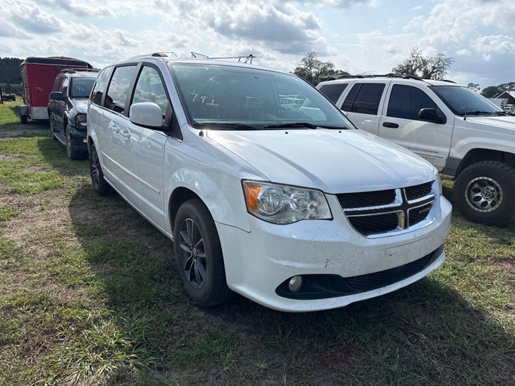 2017-dodge-grand-caravan-image-1