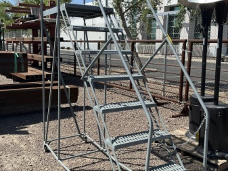 uline-easy-50-portable-stairs-image-1