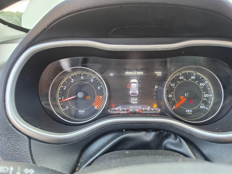 2015-jeep-cherokee-image-43