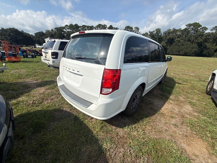 2017-dodge-grand-caravan-image-4