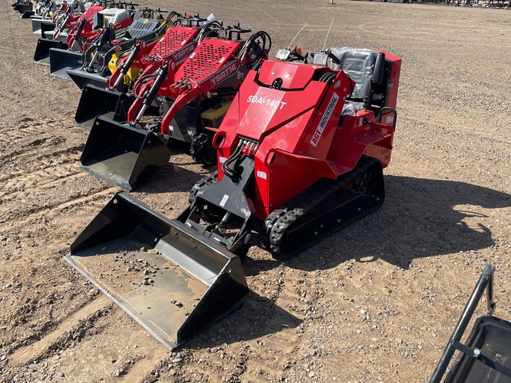 #5501-•-2026-agt-crawler-loader-image-3