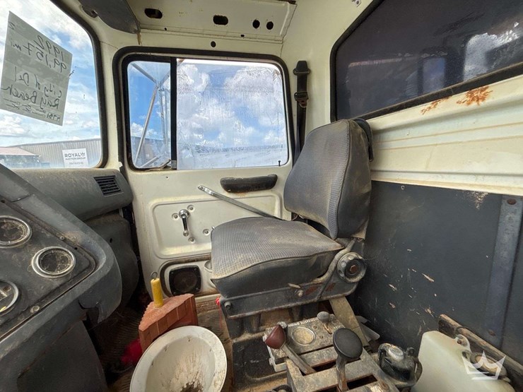 1993-ford-lt9000-image-13