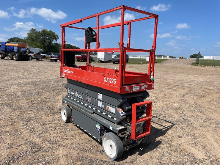 #1000-•-2020-skyjack-scissor-lift-image-3