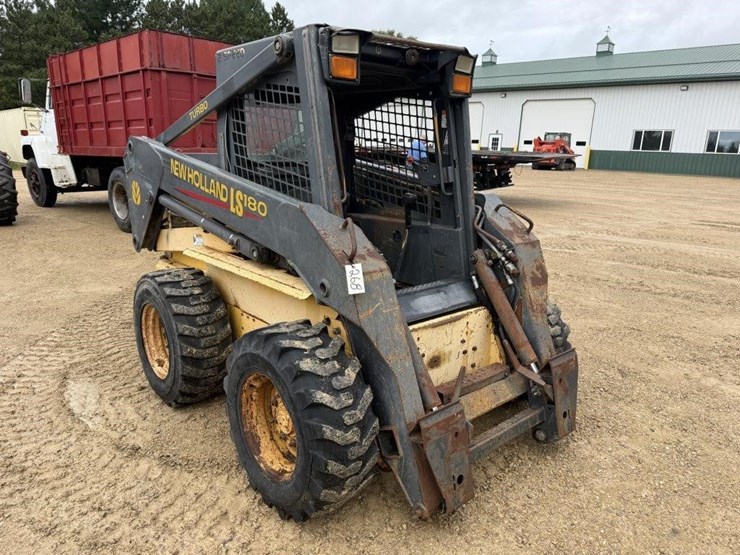 new-holland-ls180-image-1