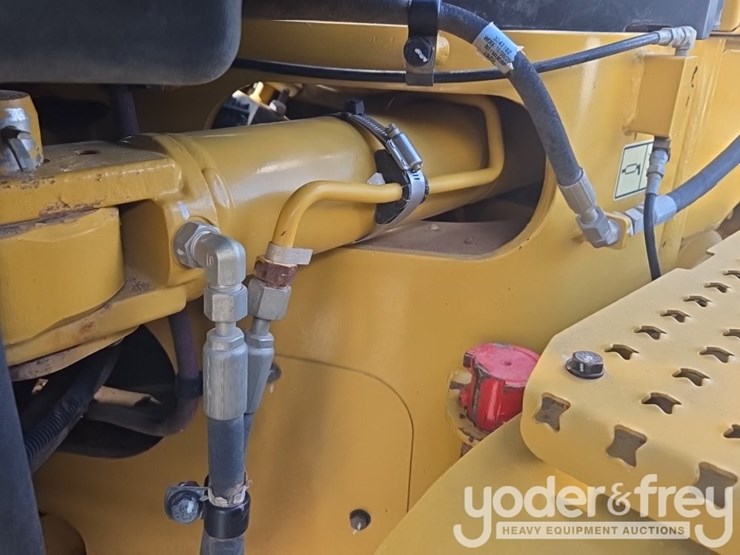 2015-caterpillar-140m3-awd-image-33