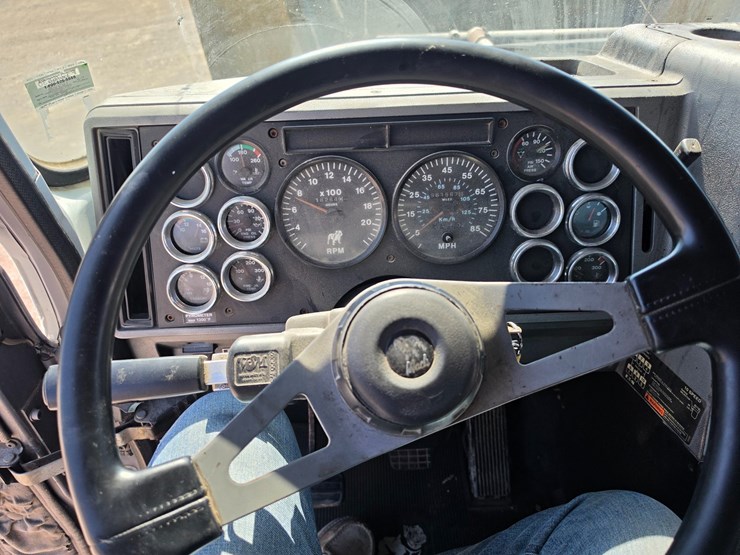 1996-mack-ch600-image-86