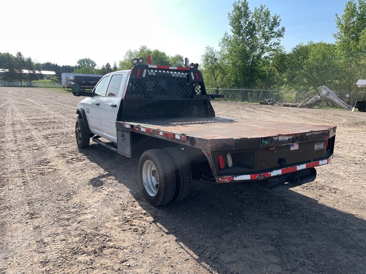 #1485-•-2016-ram-5500-flatbed-truck-(has-mn-salvage-title)-image-3