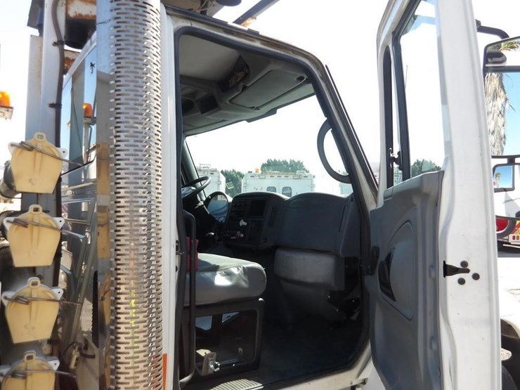 2004-international-durastar-4300-image-20