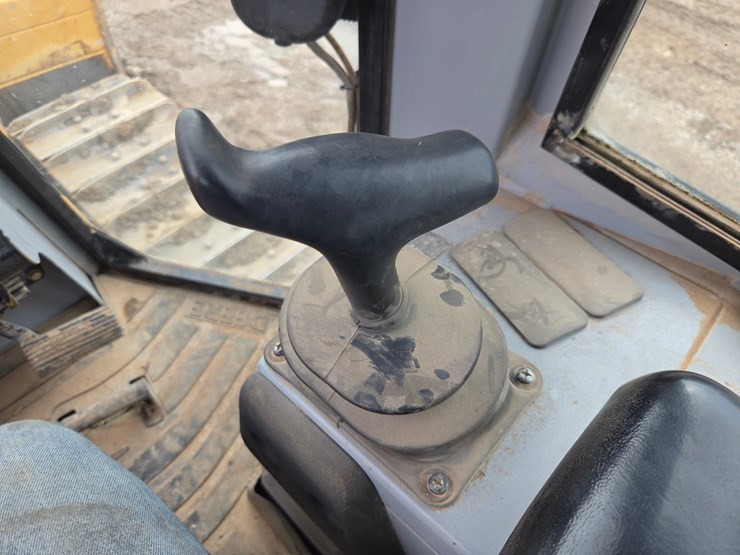 2004-deere-650h-xlt-image-41