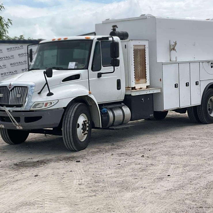 2018 INTERNATIONAL DURASTAR 4300