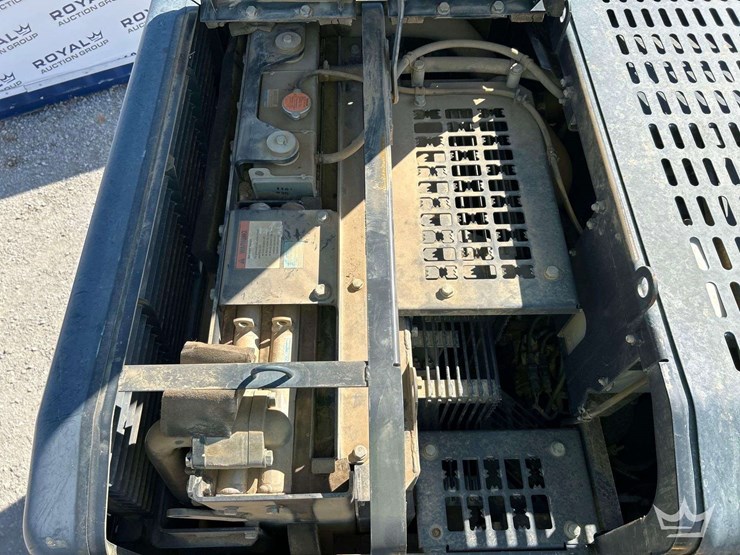 2017-komatsu-pc490lc-11-hydraulic-excavator-image-10