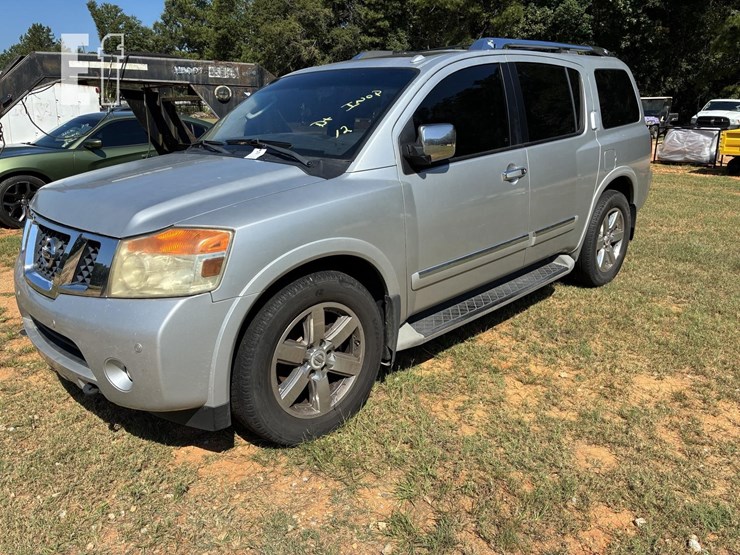 2012-nissan-armada-image-3