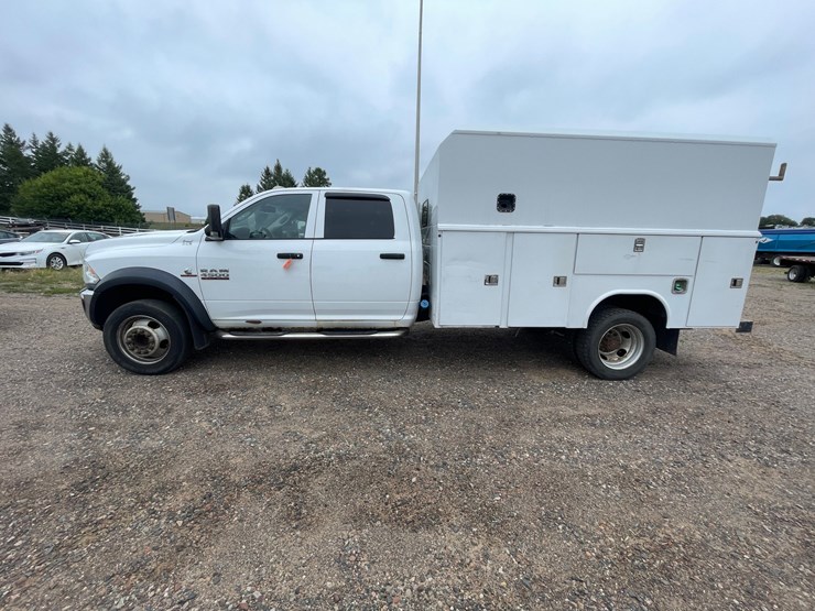 #1469-•-2015-ram-4500-service-truck-(has-mn-title)-image-2