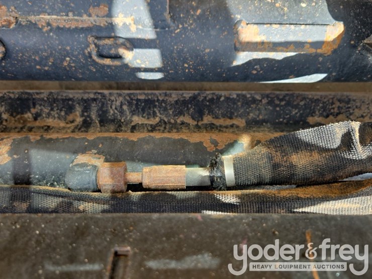 2019-caterpillar-226d-image-19
