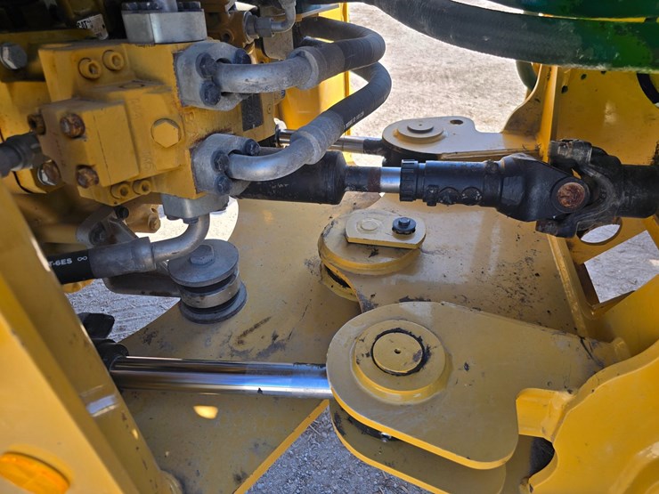 2016-caterpillar-930m-image-32