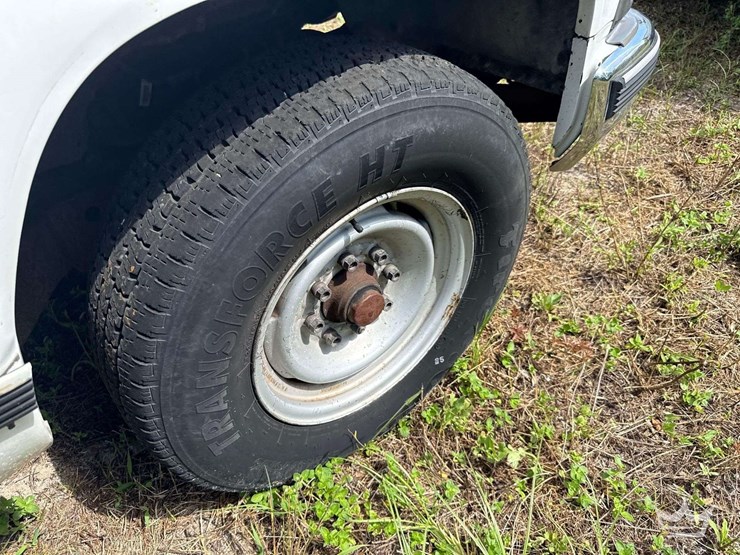 2000-chevrolet-3500-image-24