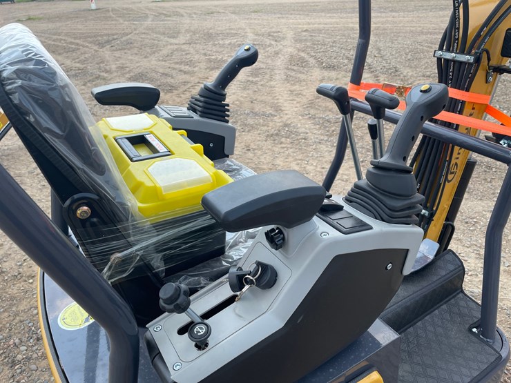 #5541-•-2026-mx15rx-mini-excavator-image-7
