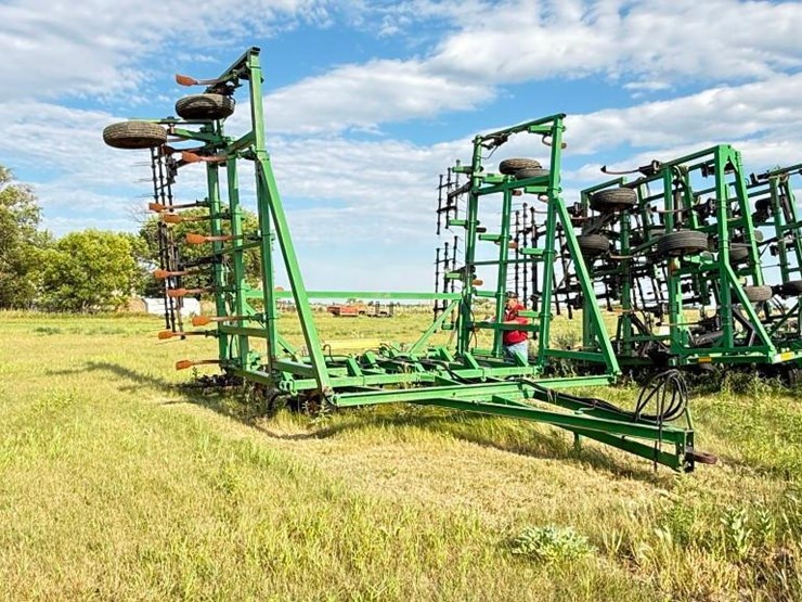 john-deere-chisel-plow-image-2