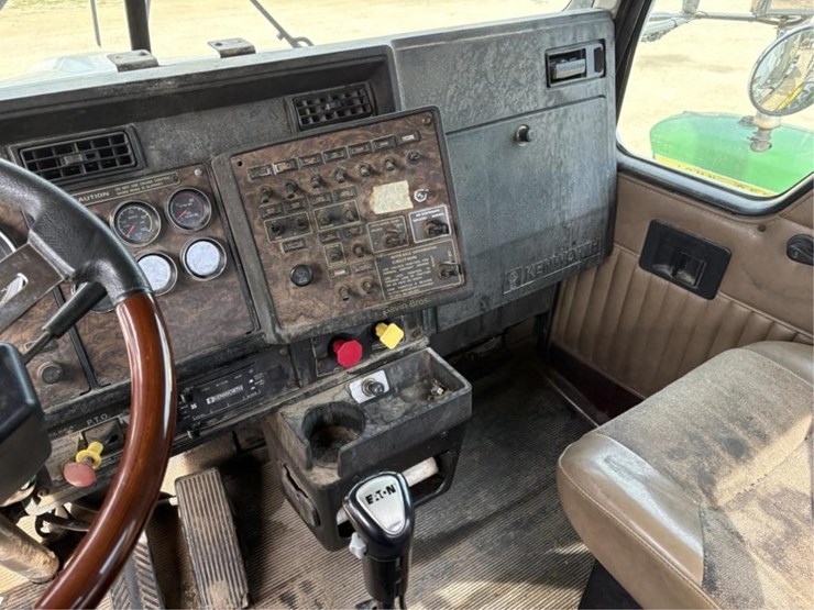1998-kenworth-t800-image-13