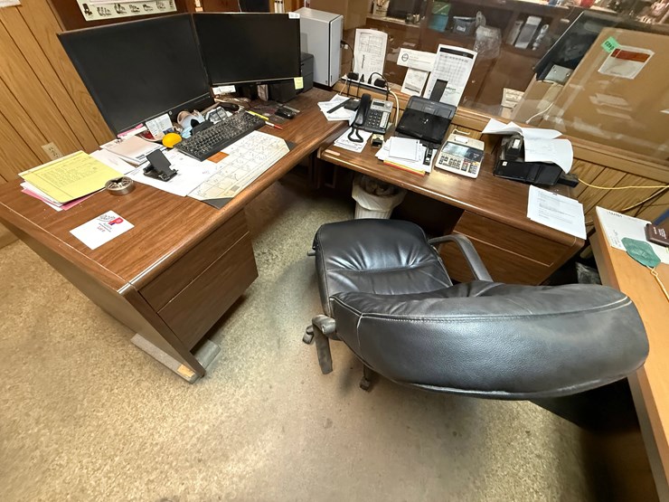 5’-x-5’-l-shape-wood-desk,-(1)-5’x2’-table,chair,-&-(2)-small-filing-cabinets-image-4