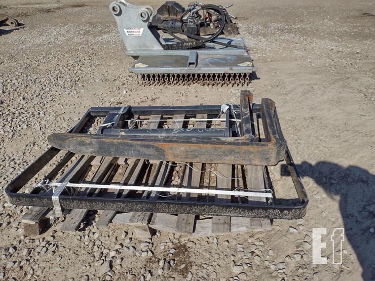 manitou-pfb-35n-1470-tilting-fork-carriage-image-2