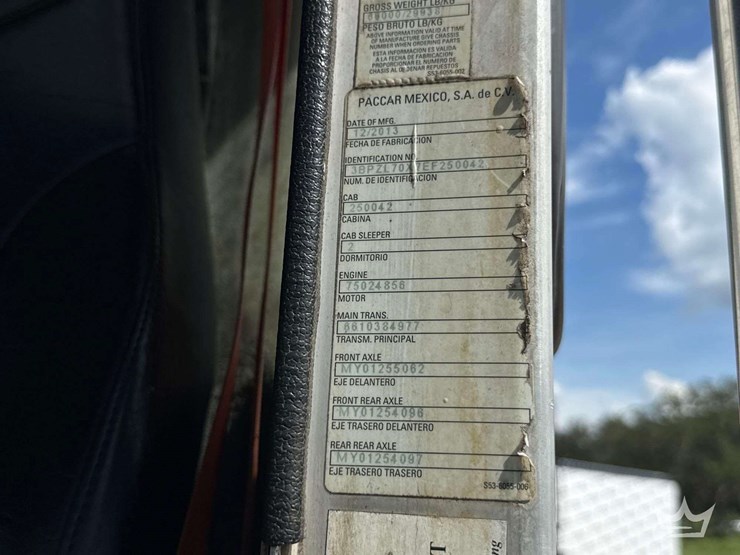 2014-peterbilt-320-image-5