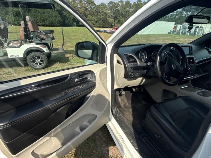2017-dodge-grand-caravan-image-7