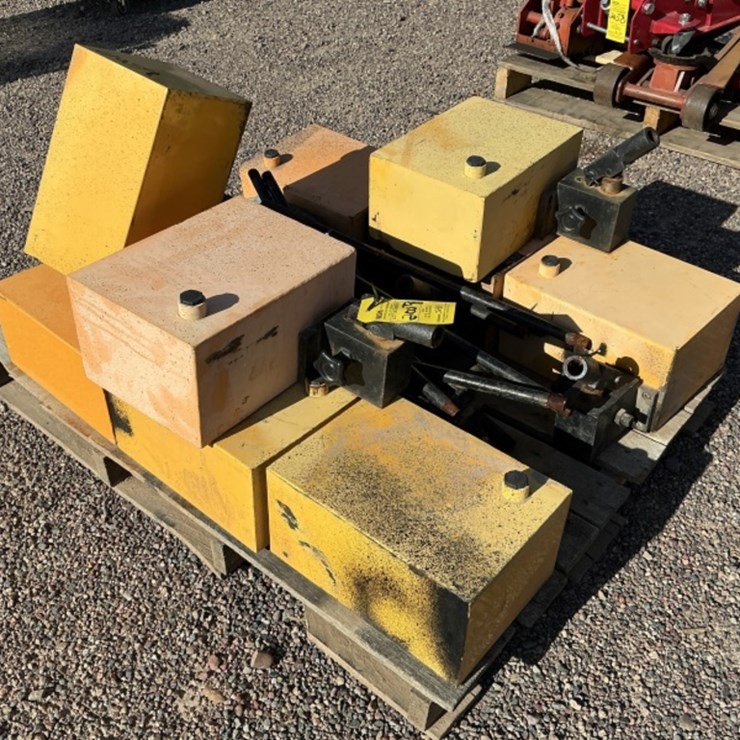 MANUAL HYDRAULIC PUMPS & TANKS