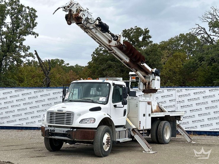 2018-freightliner-m2-106-image-1