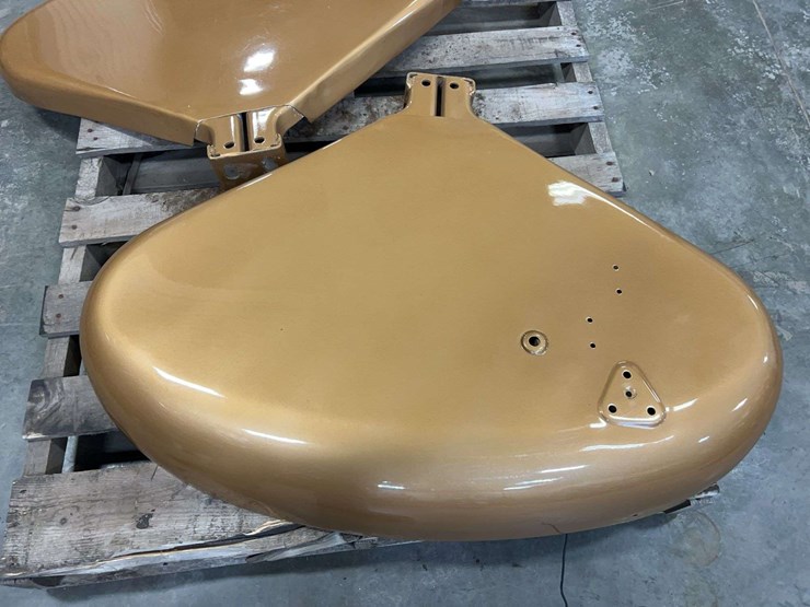 international-harvester-gold-demonstrator-544-row-crop-gas-fenders-image-2