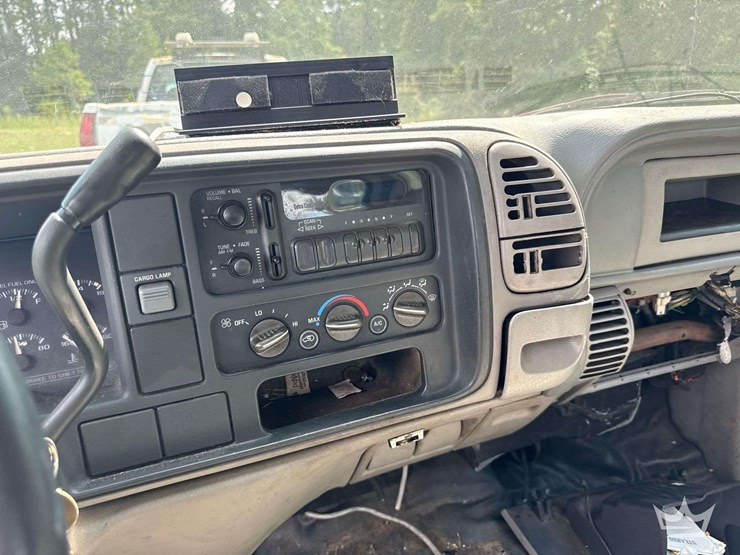 2000-chevrolet-3500-image-15