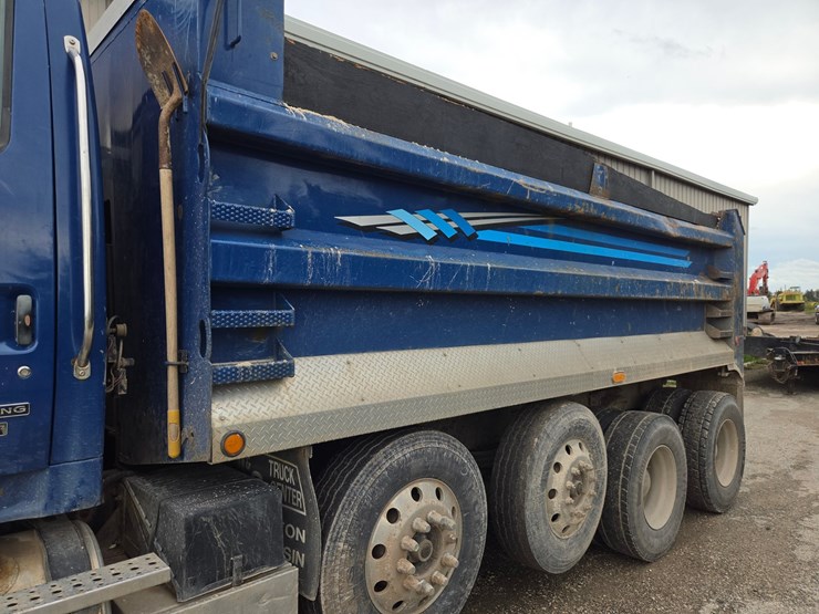 #3224-•-2006-sterling-st-9500-quad-axle-dump-truck-image-19