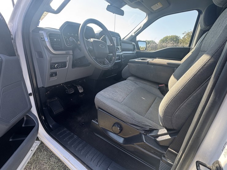 2022-ford-f150-xlt-image-8