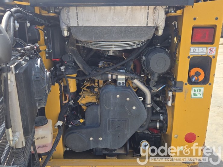 2019-caterpillar-226d-image-29