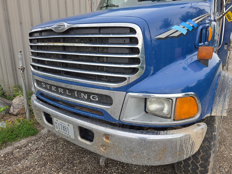 #3224-•-2006-sterling-st-9500-quad-axle-dump-truck-image-10
