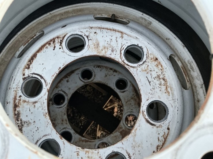 steel-wheels-w/-tires-image-4