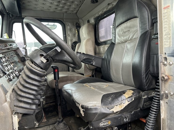 2006-kenworth-w900-image-12