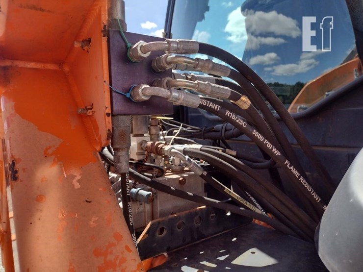 new-holland-ts115a-image-43