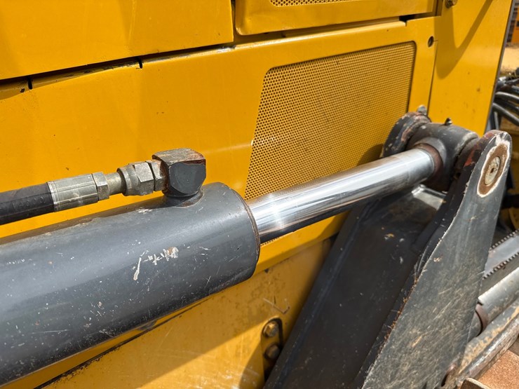2014-deere-750k-lgp-image-26