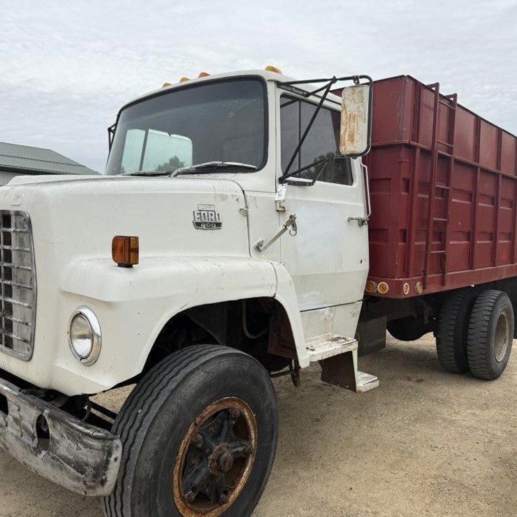 1980 FORD F800