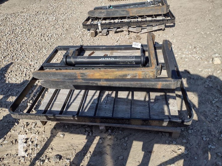 manitou-pfb-35n-1470-tilting-fork-carriage-image-2