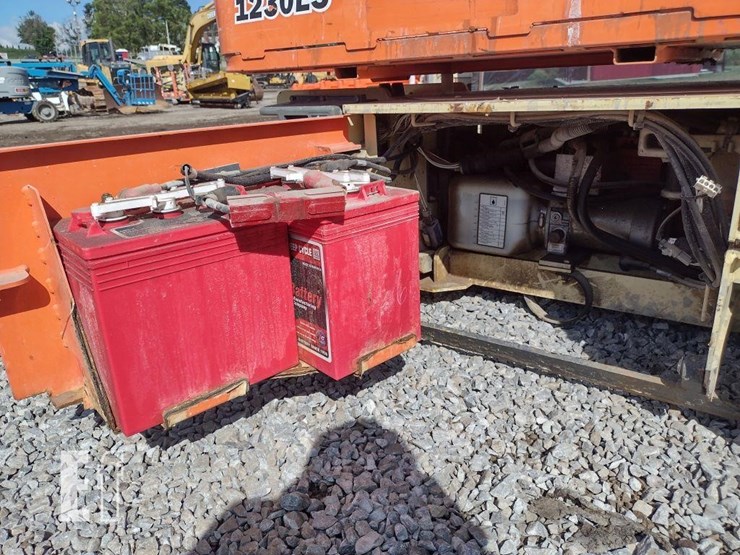 2014-jlg-1230es-image-13